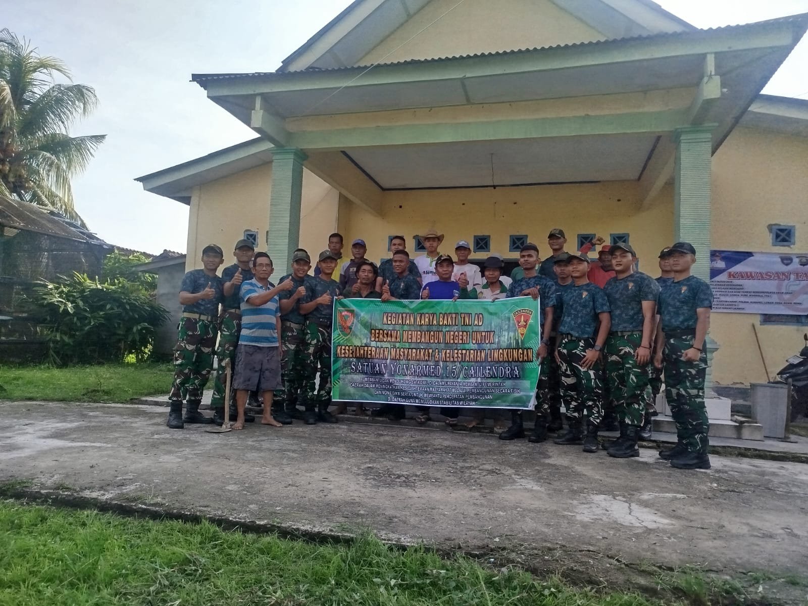 Wujudkan Lingkungan Bersih, Warga Desa Tanjung Kemala Barat Bersinergi Bersama Yon Armed 15/Cailendr